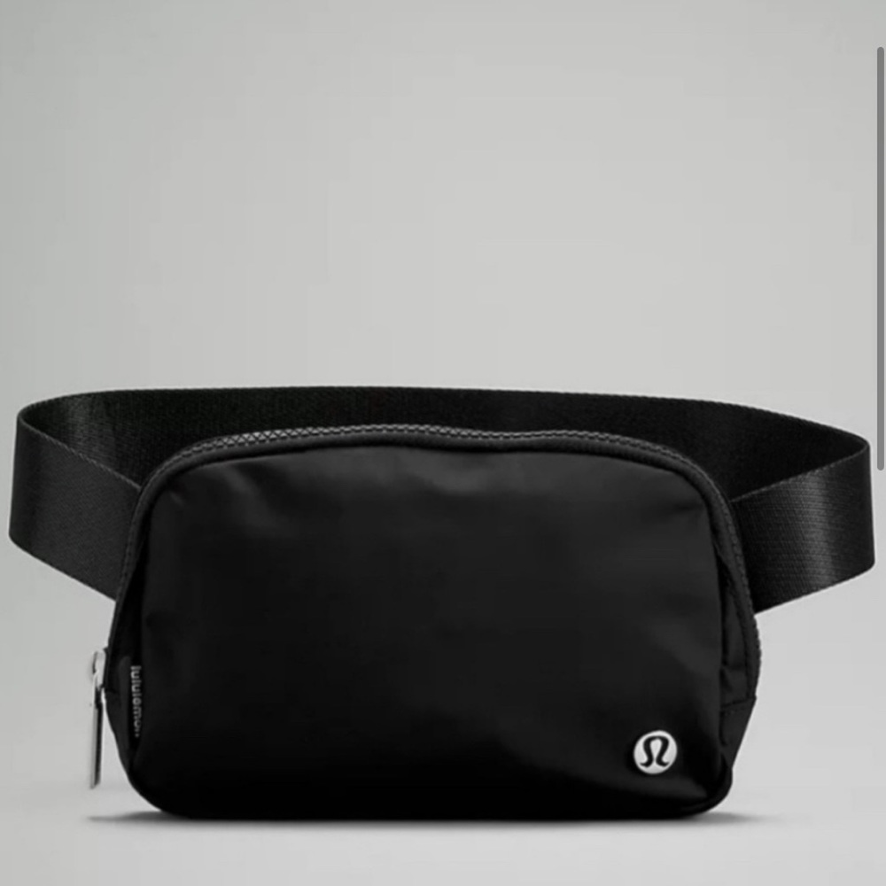 Lululemon everywhere belt bag